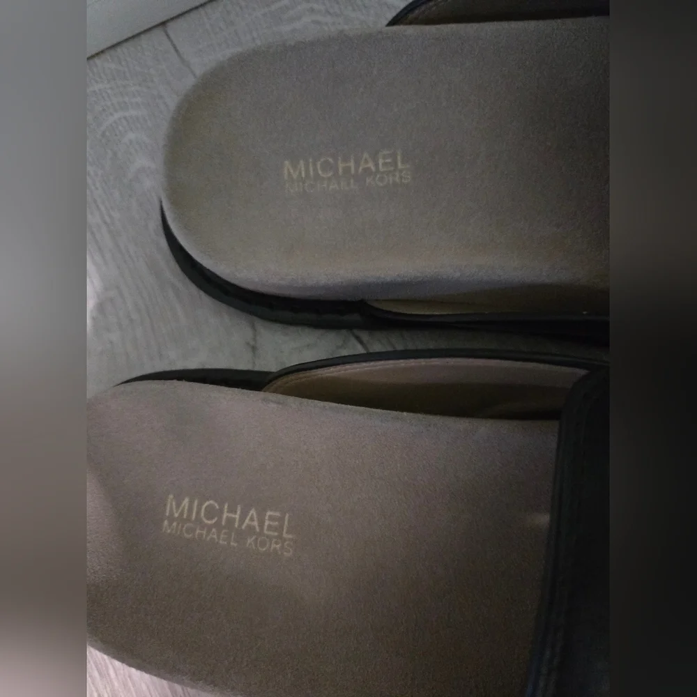 Michael Michael Kors Scarlett Black Leather Clogs Mules with Gold Chain Size 7 - Picture 3 of 6